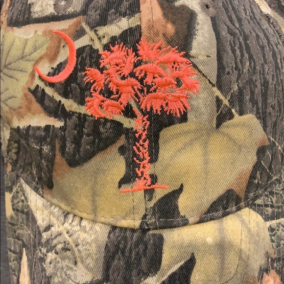Camo hat with south carolina logo on it - Picture 2 of 2